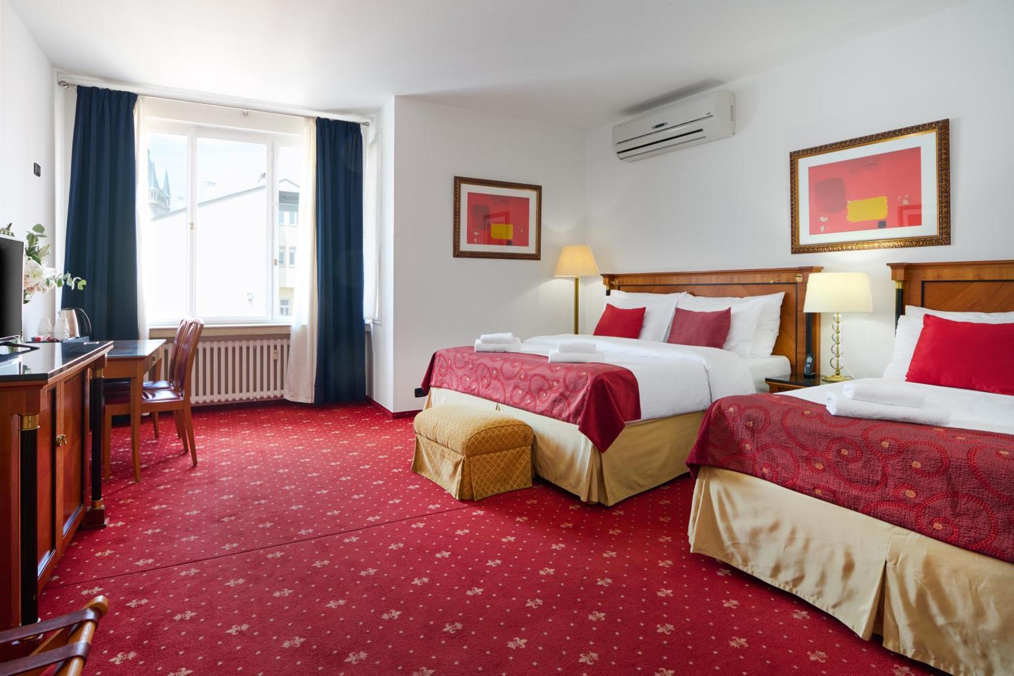 Triple Room,1739399746:JPEG